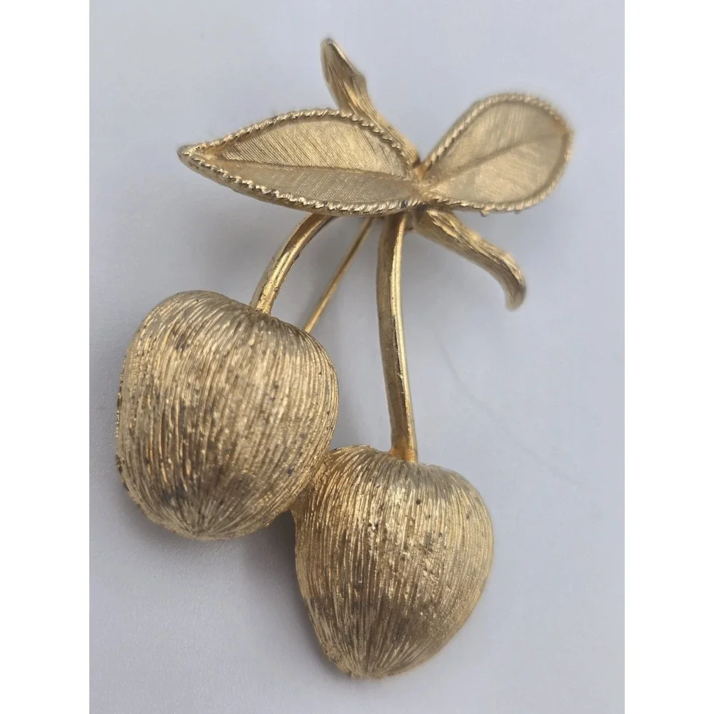 Vintage Sarah Coventry Gold‎ Tone Textured Cherry Leaves Brooch Pin